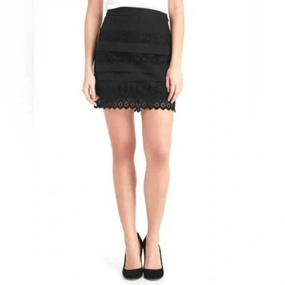 Gap Black Eyelet Mini Skirt 2 Embroidered Scalloped Hem Gothic Romance - Picture 1 of 9